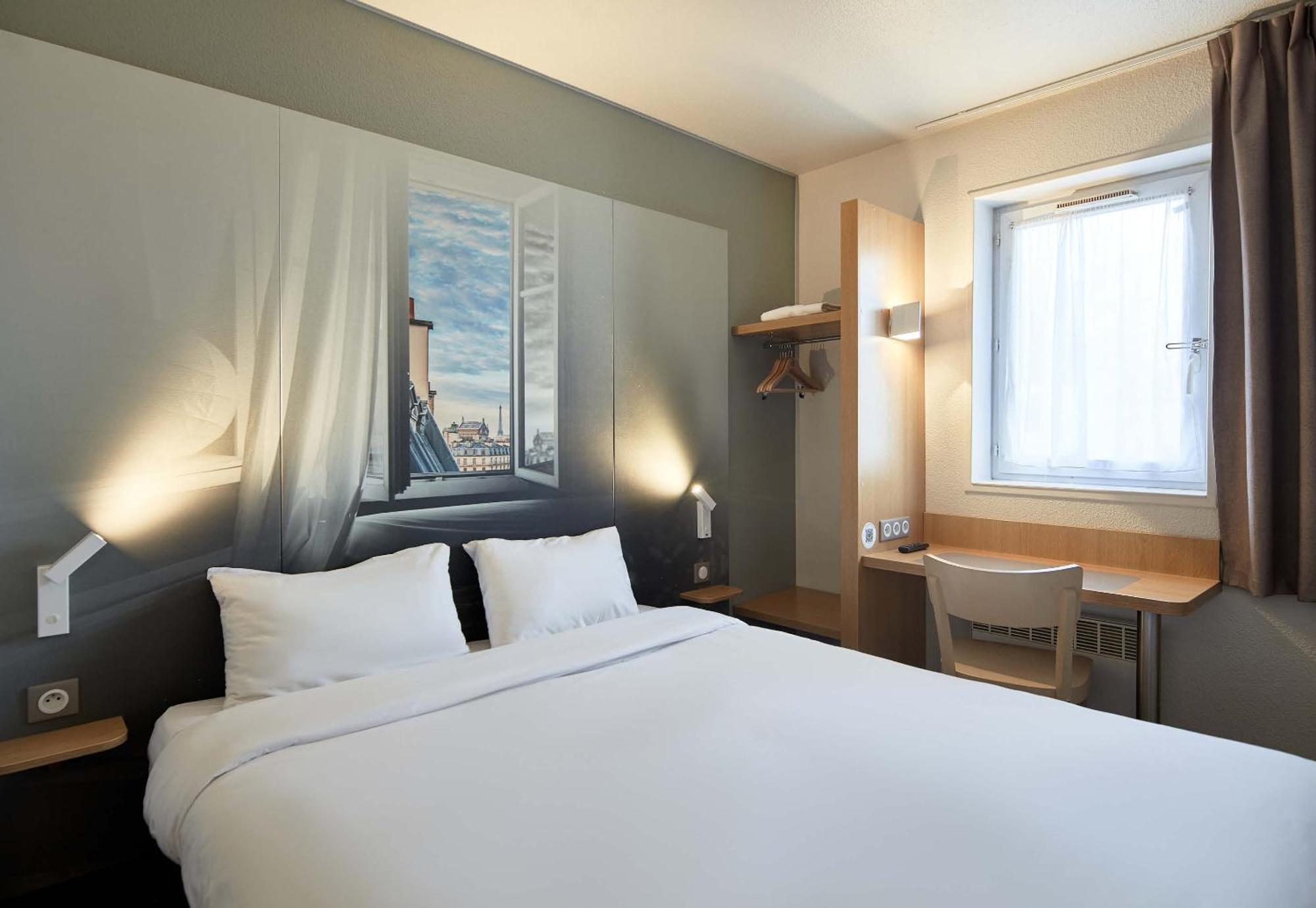 B&B Hôtel MAUREPAS Maurepas  Buitenkant foto