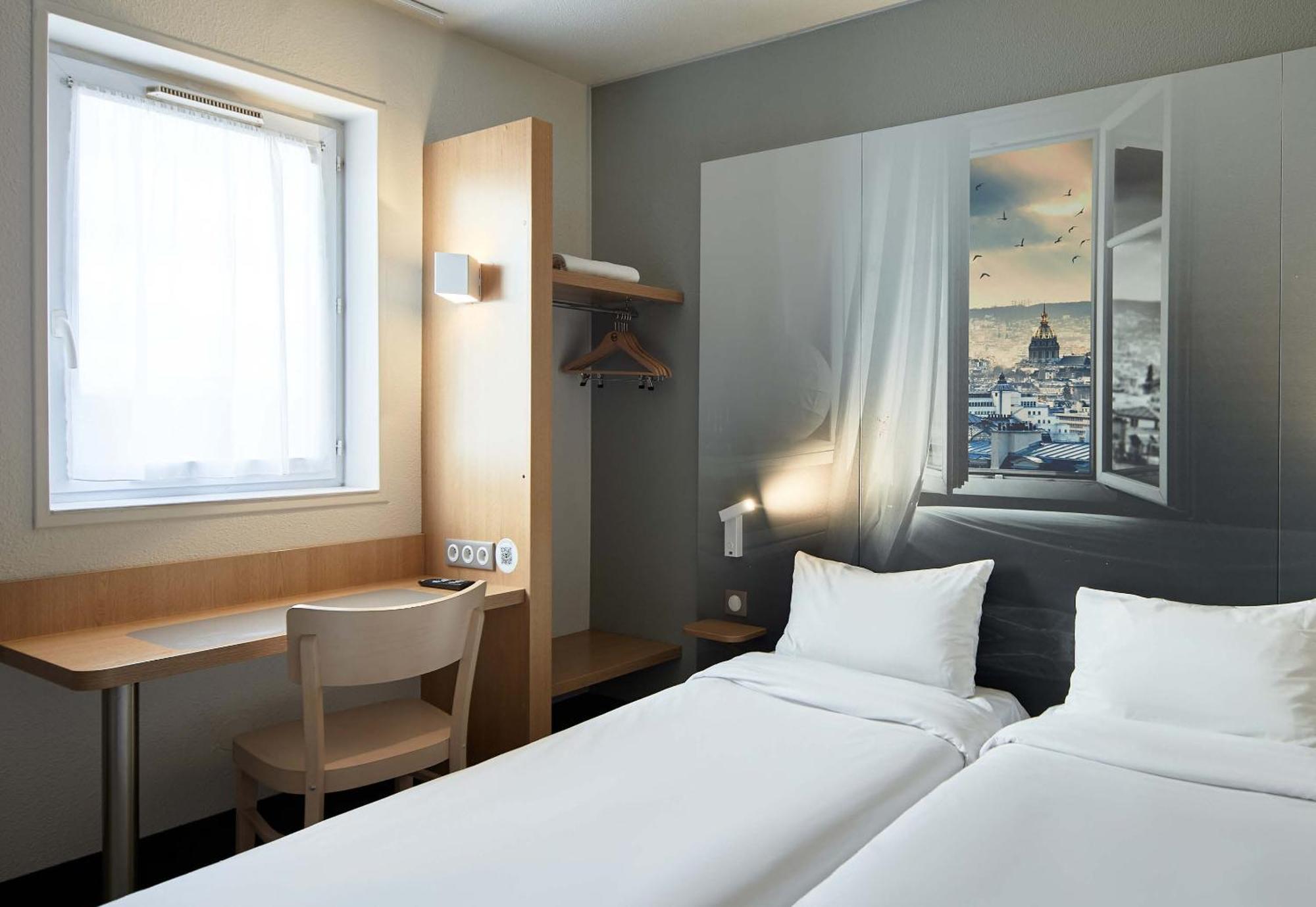 B&B Hôtel MAUREPAS Maurepas  Buitenkant foto