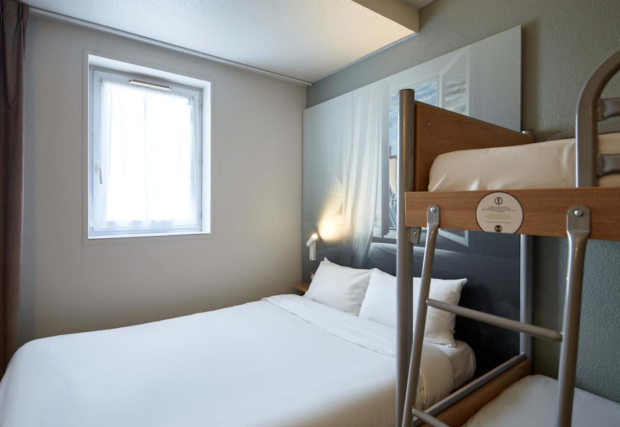 B&B Hôtel MAUREPAS Maurepas  Buitenkant foto